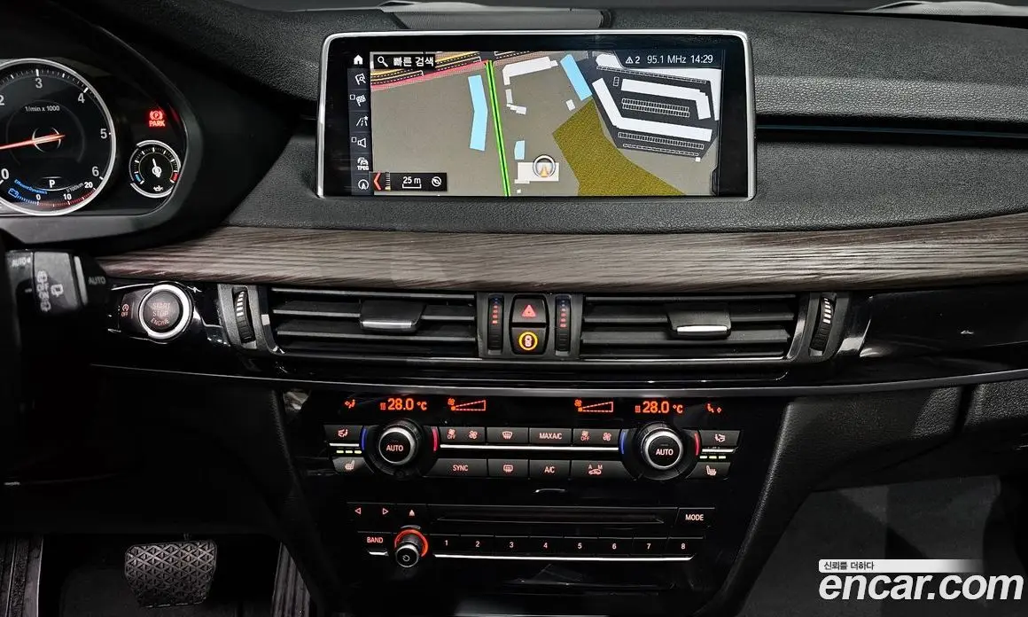 BMW X5 2017 3.0 автомат (гидро), фото 14