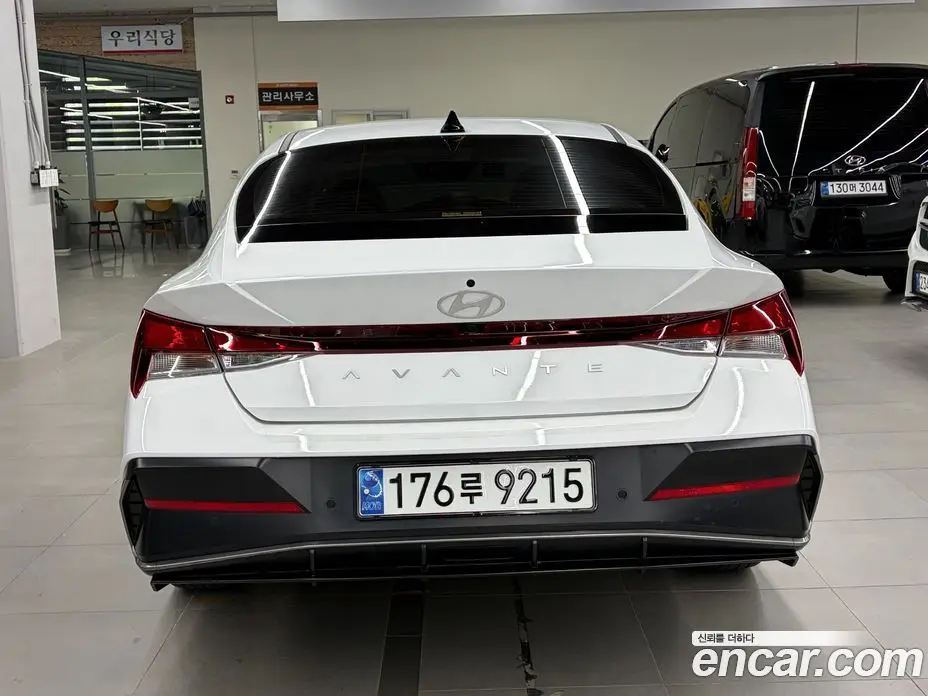 Hyundai Avante 2024 1.6 автомат (гидро), фото 3