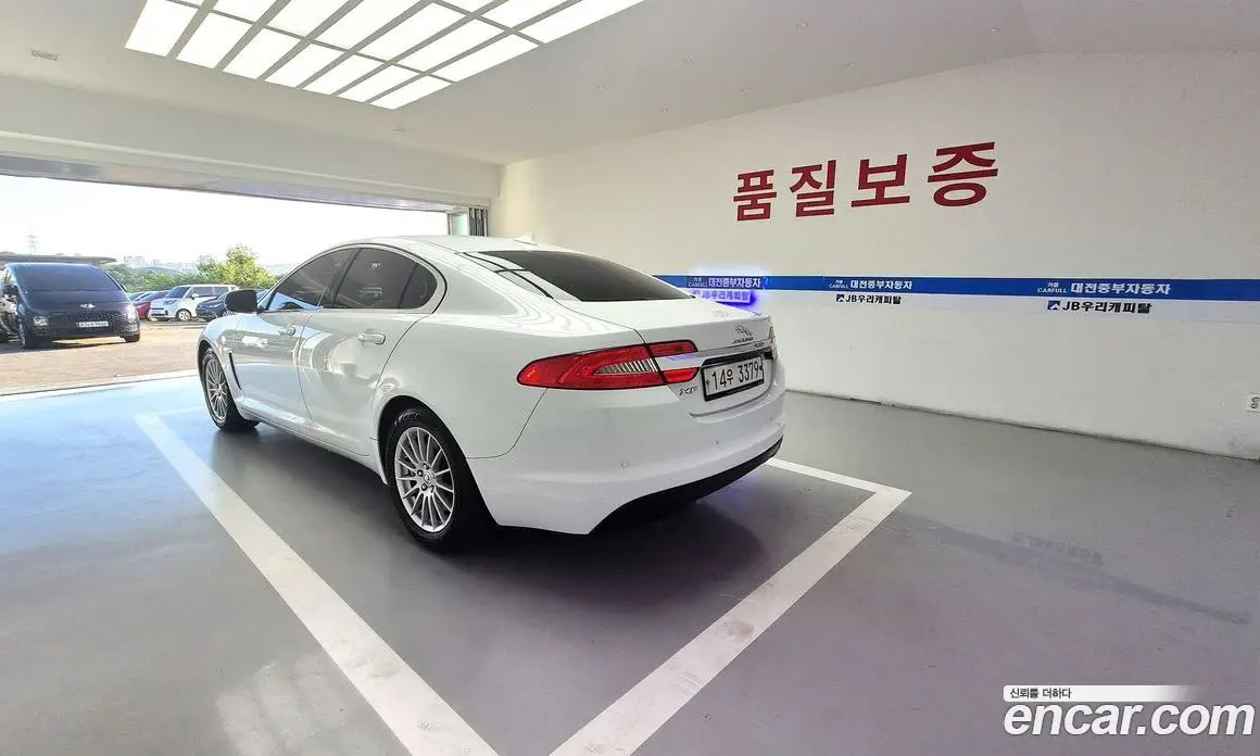 Jaguar XF 2014 2.2 автомат (гидро), фото 5