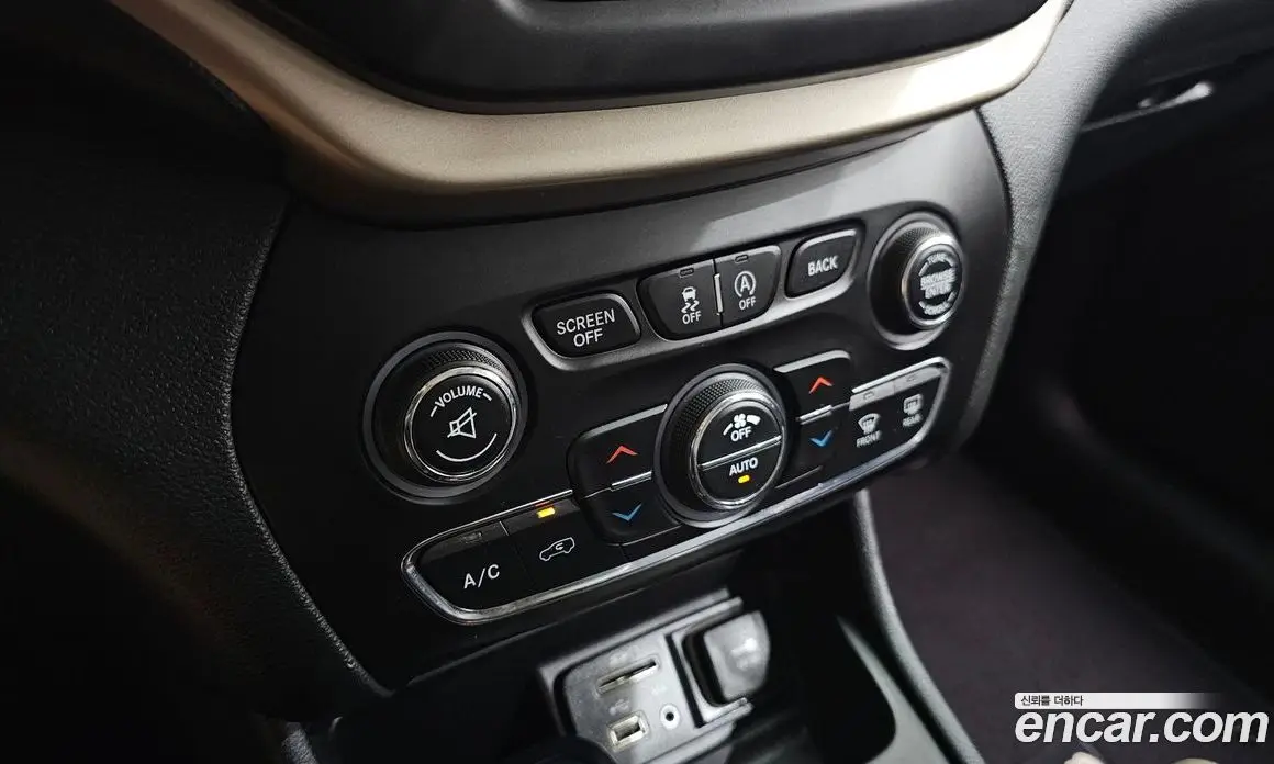 Jeep Cherokee 2015 2.0 автомат (гидро), фото 17