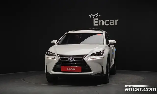 Lexus NX 2016 2.5 автомат (гидро), миниатюра 3