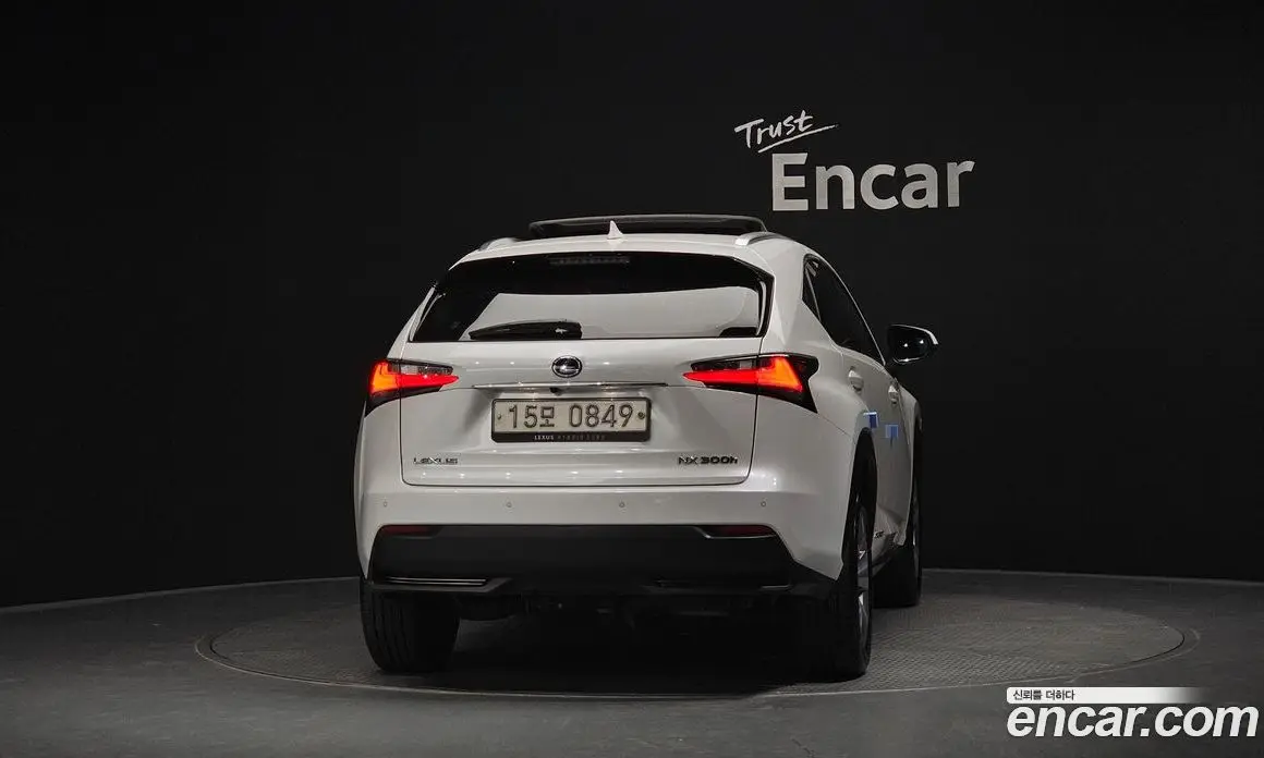 Lexus NX 2016 2.5 автомат (гидро), фото 4