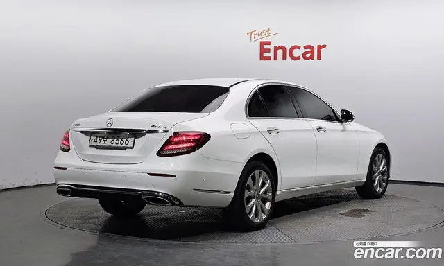 Mercedes-Benz E-Class 2018 2.0 автомат (гидро), миниатюра 2