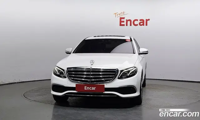 Mercedes-Benz E-Class 2018 2.0 автомат (гидро), миниатюра 3