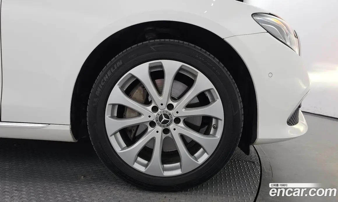 Mercedes-Benz E-Class 2018 2.0 автомат (гидро), фото 5
