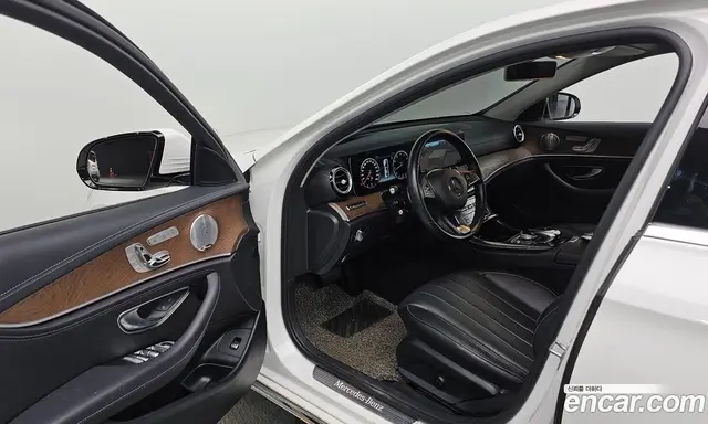Mercedes-Benz E-Class 2018 2.0 автомат (гидро), миниатюра 10