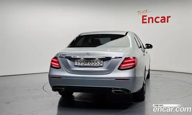 Mercedes-Benz E-Class 2019 2.0 автомат (гидро), миниатюра 4