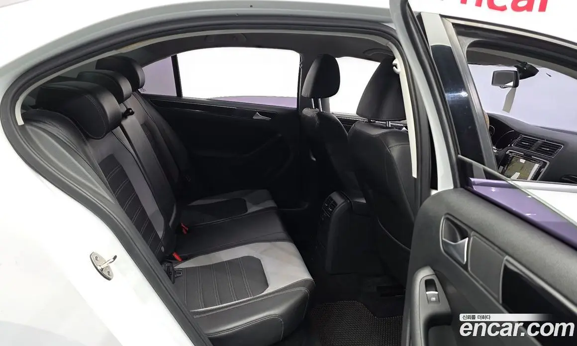 Volkswagen Jetta 2015 2.0 автомат (гидро), фото 11