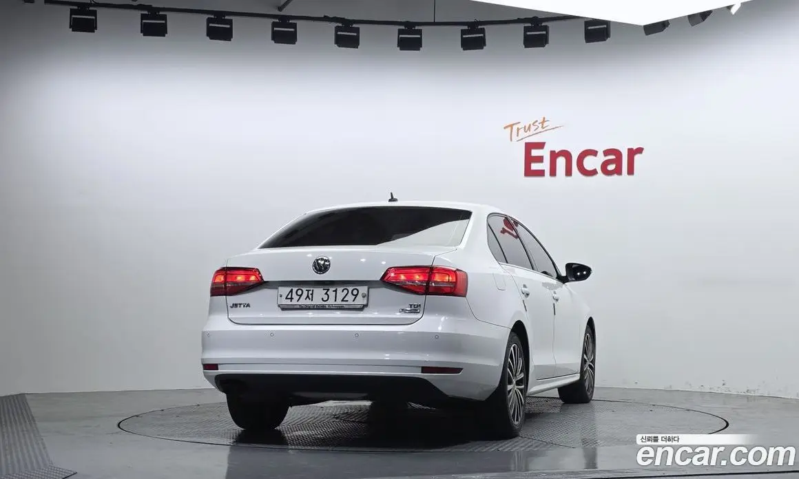 Volkswagen Jetta 2015 2.0 автомат (гидро), фото 4