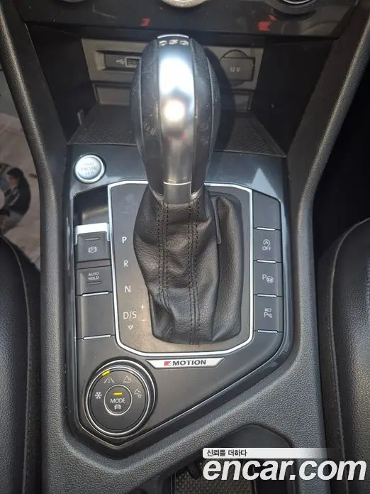 Volkswagen Tiguan 2018 2.0 автомат (гидро), фото 15 Volkswagen Tiguan 2018 2.0 автомат (гидро), фото 15