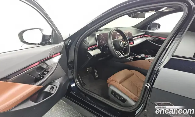 BMW 5 серия 2025 2.0 автомат (гидро), миниатюра 10 BMW 5 серия 2025 2.0 автомат (гидро), миниатюра 10