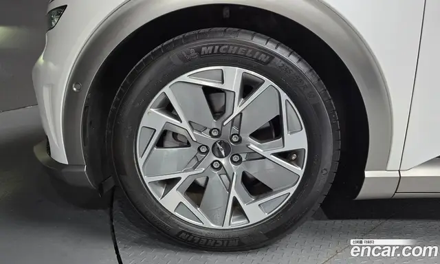Genesis GV60 2022 0.1 автомат (гидро), миниатюра 5 Genesis GV60 2022 0.1 автомат (гидро), миниатюра 5