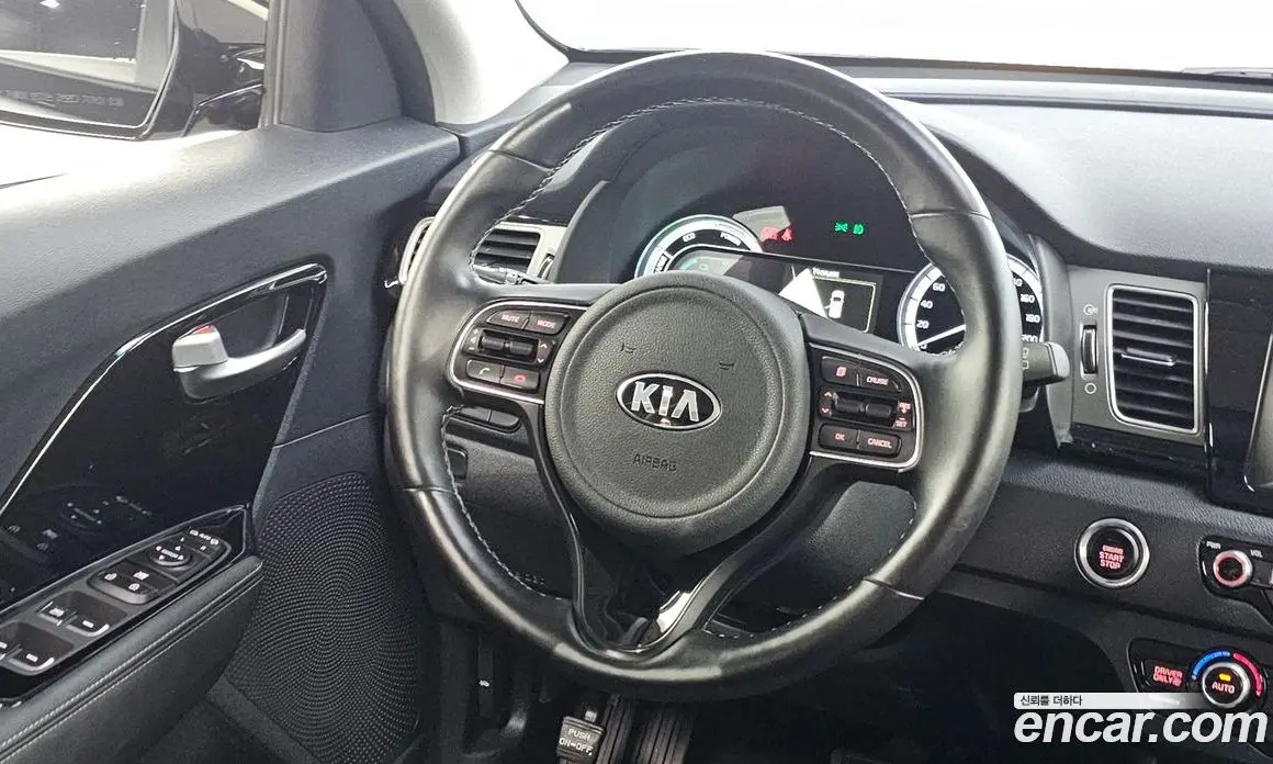 Kia Niro 2017 1.6 автомат (гидро), фото 13 Kia Niro 2017 1.6 автомат (гидро), фото 13