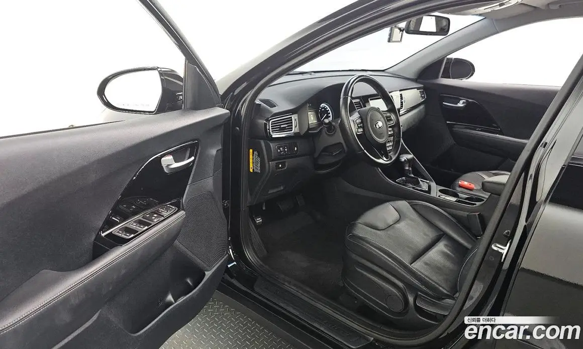 Kia Niro 2017 1.6 автомат (гидро), фото 10 Kia Niro 2017 1.6 автомат (гидро), фото 10