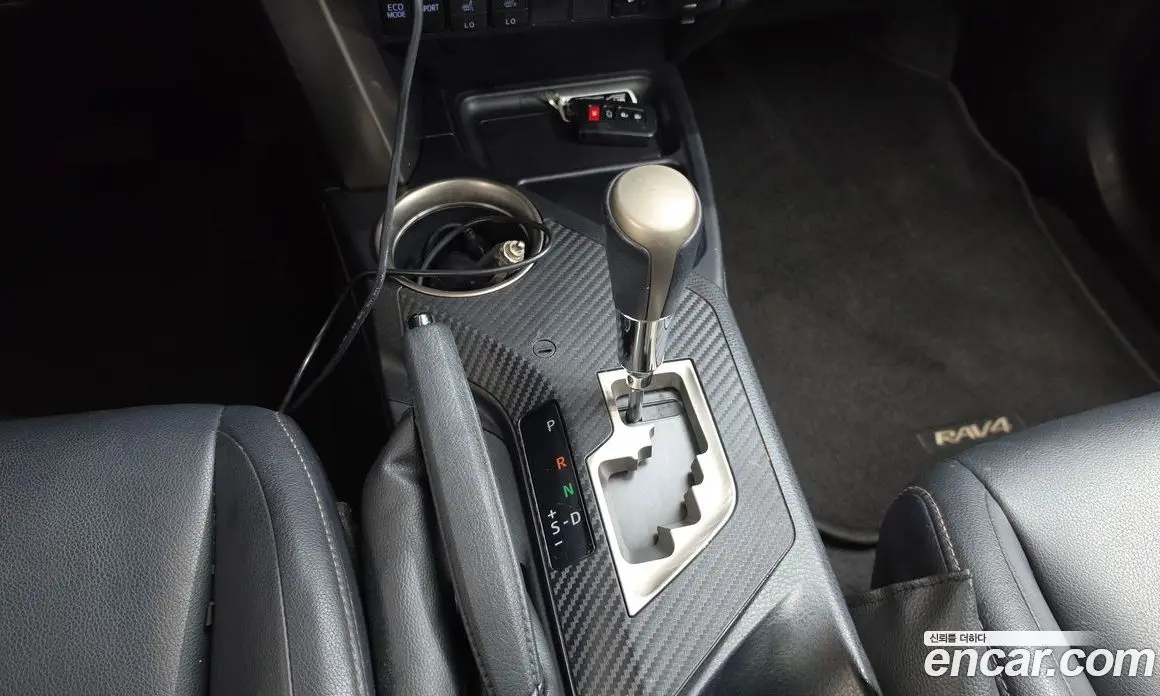 Toyota RAV4 2013 2.5 автомат (гидро), фото 9 Toyota RAV4 2013 2.5 автомат (гидро), фото 9