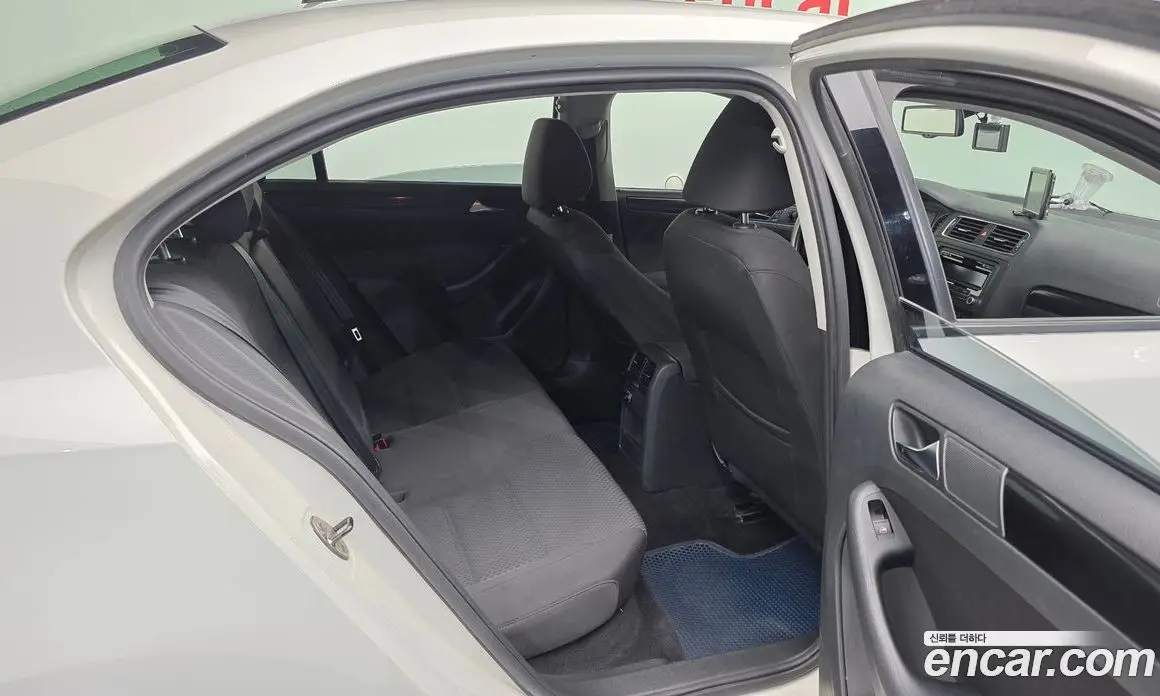 Volkswagen Jetta 2011 1.6 автомат (гидро), фото 12 Volkswagen Jetta 2011 1.6 автомат (гидро), фото 12