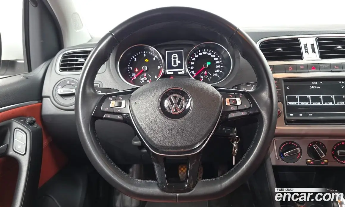 Volkswagen Polo 2015 1.4 автомат (гидро), фото 13 Volkswagen Polo 2015 1.4 автомат (гидро), фото 13