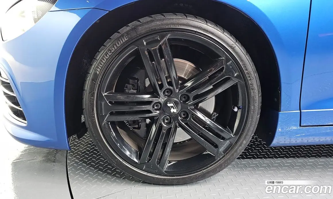 Volkswagen Scirocco 2013 2.0 автомат (гидро), фото 5 Volkswagen Scirocco 2013 2.0 автомат (гидро), фото 5