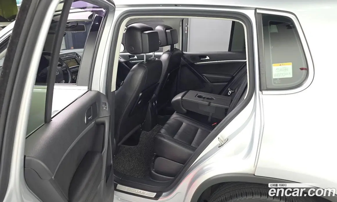 Volkswagen Tiguan 2012 2.0 автомат (гидро), фото 11