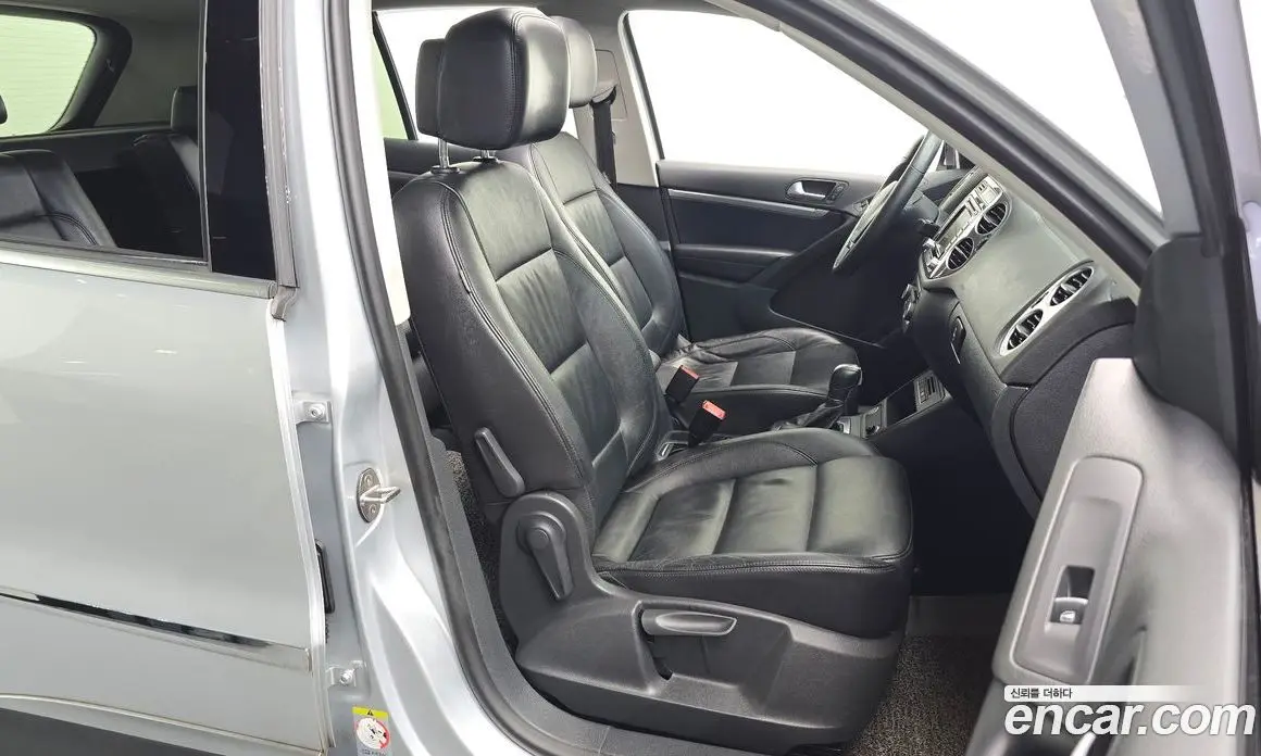 Volkswagen Tiguan 2012 2.0 автомат (гидро), фото 12