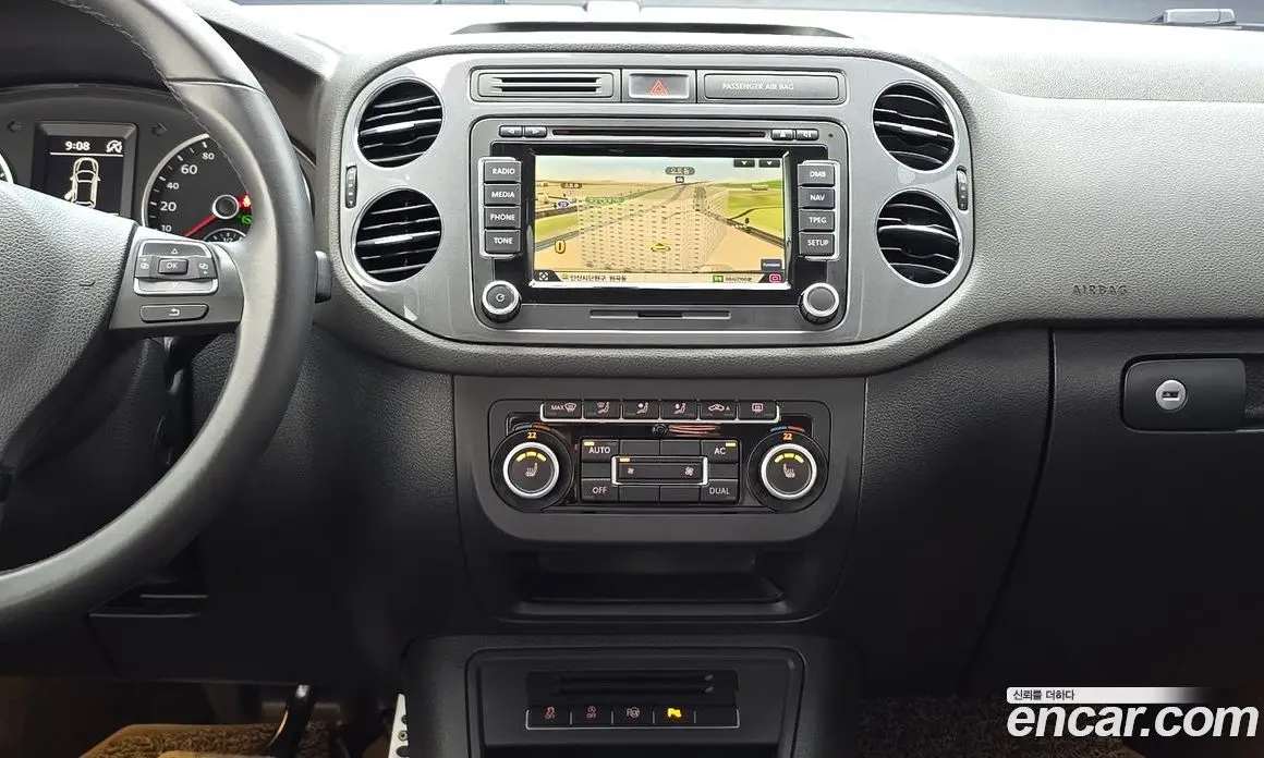 Volkswagen Tiguan 2012 2.0 автомат (гидро), фото 19