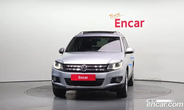 Volkswagen Tiguan 2012 2.0 автомат (гидро), миниатюра 3