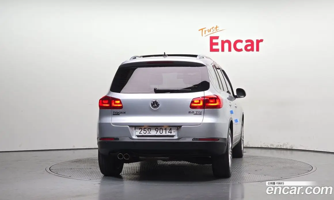 Volkswagen Tiguan 2012 2.0 автомат (гидро), фото 4