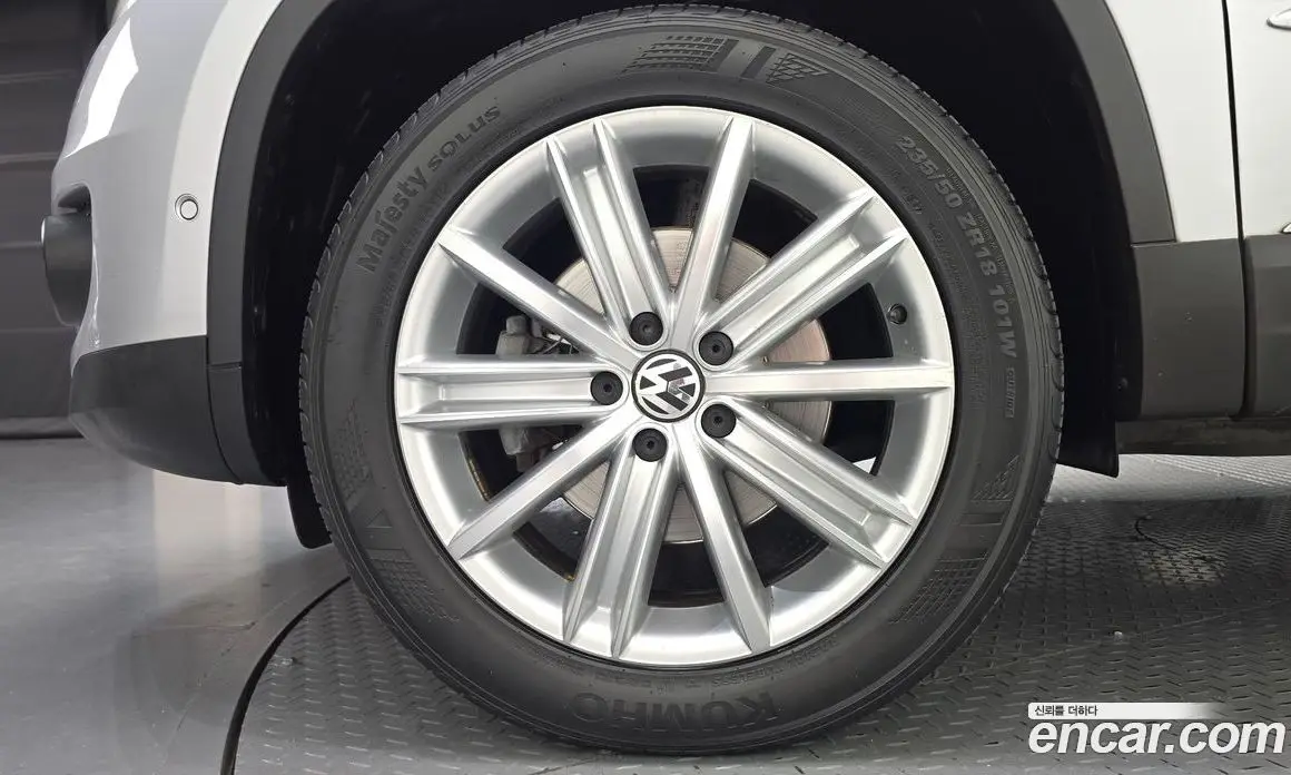 Volkswagen Tiguan 2012 2.0 автомат (гидро), фото 5