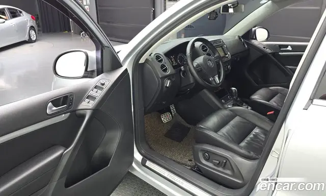 Volkswagen Tiguan 2012 2.0 автомат (гидро), миниатюра 10