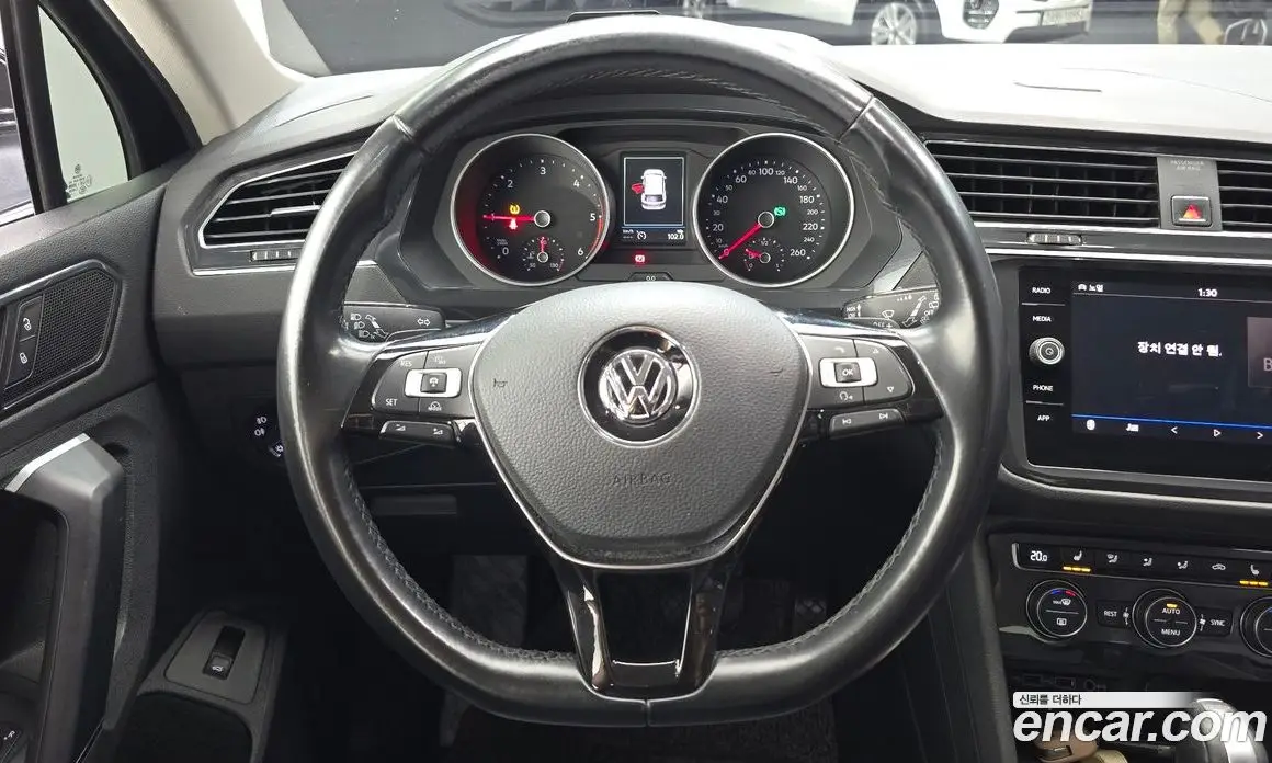 Volkswagen Tiguan 2018 2.0 автомат (гидро), фото 13 Volkswagen Tiguan 2018 2.0 автомат (гидро), фото 13