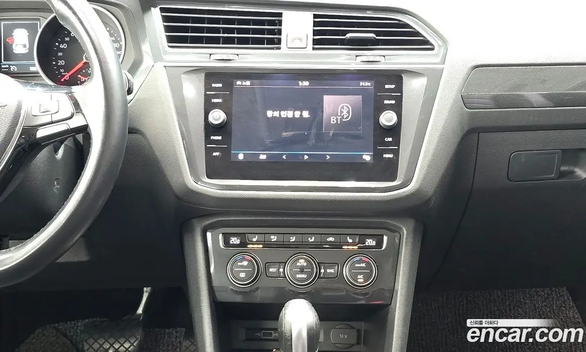 Volkswagen Tiguan 2018 2.0 автомат (гидро), фото 20 Volkswagen Tiguan 2018 2.0 автомат (гидро), фото 20