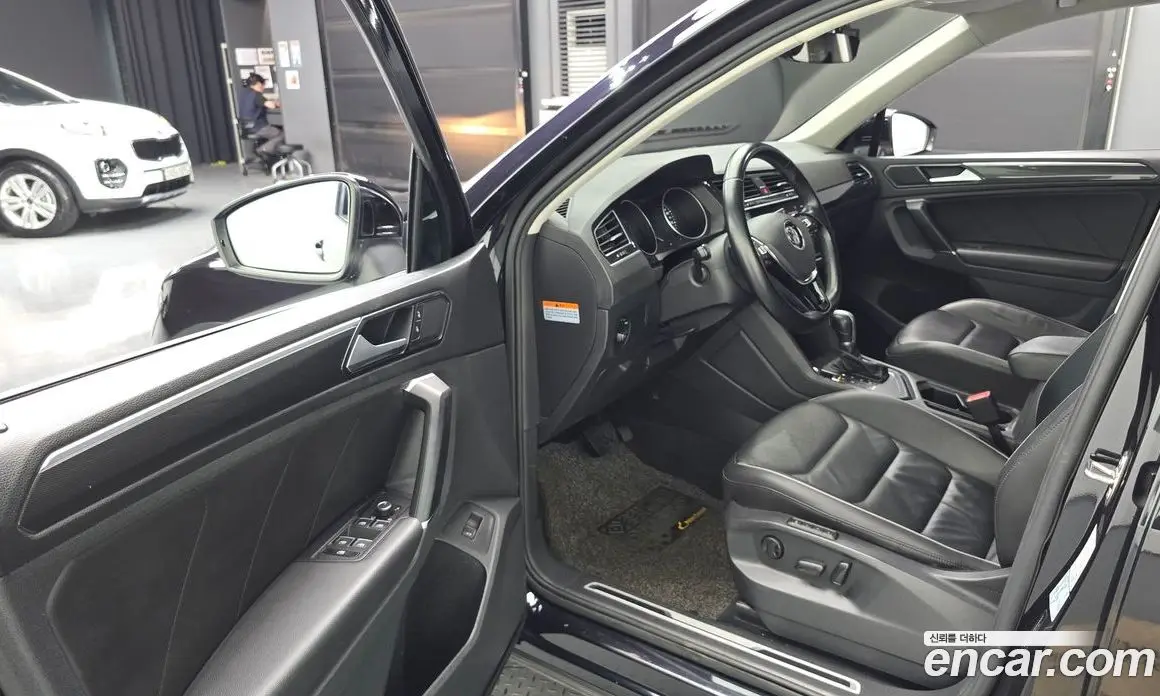 Volkswagen Tiguan 2018 2.0 автомат (гидро), фото 10 Volkswagen Tiguan 2018 2.0 автомат (гидро), фото 10