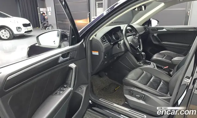 Volkswagen Tiguan 2018 2.0 автомат (гидро), миниатюра 10 Volkswagen Tiguan 2018 2.0 автомат (гидро), миниатюра 10