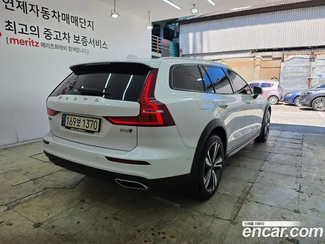 Volvo V60 2021 2.0 автомат (гидро), миниатюра 3