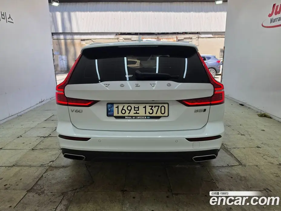 Volvo V60 2021 2.0 автомат (гидро), фото 4