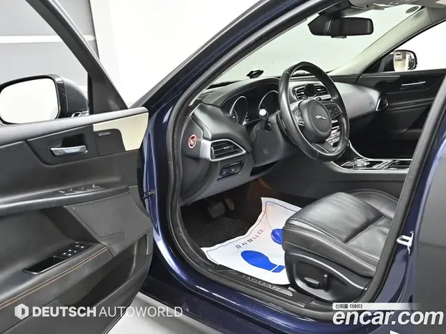 Jaguar XE 2015 2.0 автомат (гидро), миниатюра 11 Jaguar XE 2015 2.0 автомат (гидро), миниатюра 11