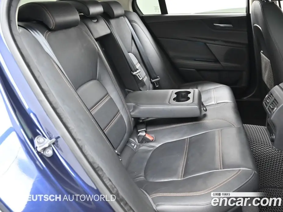 Jaguar XE 2015 2.0 автомат (гидро), фото 12 Jaguar XE 2015 2.0 автомат (гидро), фото 12