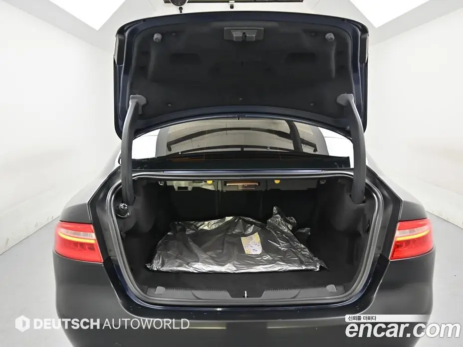 Jaguar XE 2015 2.0 автомат (гидро), фото 19 Jaguar XE 2015 2.0 автомат (гидро), фото 19
