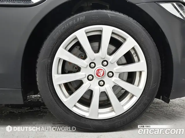 Jaguar XE 2015 2.0 автомат (гидро), миниатюра 5 Jaguar XE 2015 2.0 автомат (гидро), миниатюра 5