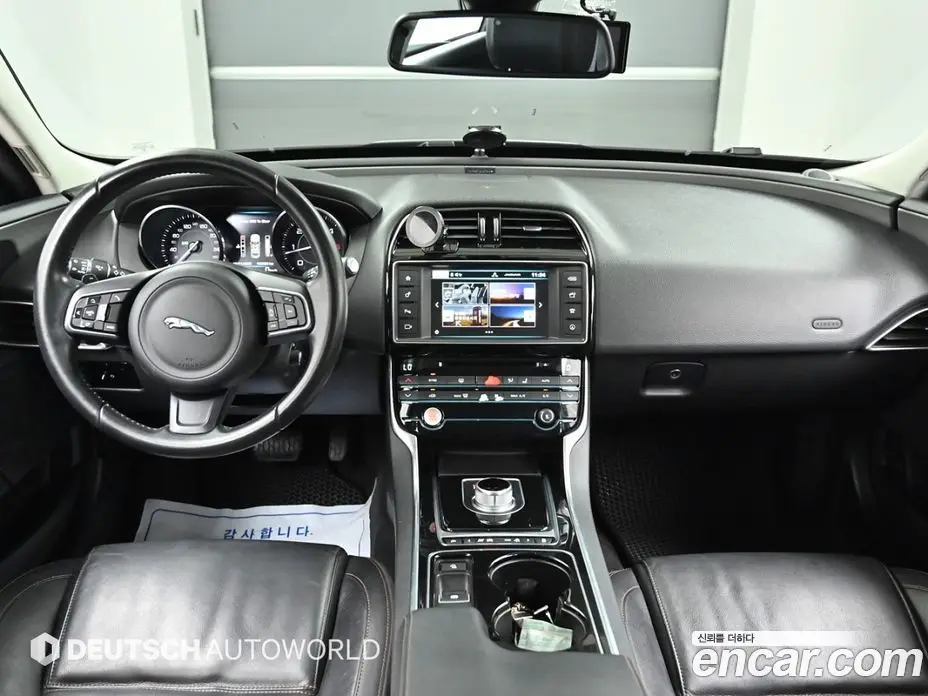 Jaguar XE 2015 2.0 автомат (гидро), фото 7 Jaguar XE 2015 2.0 автомат (гидро), фото 7
