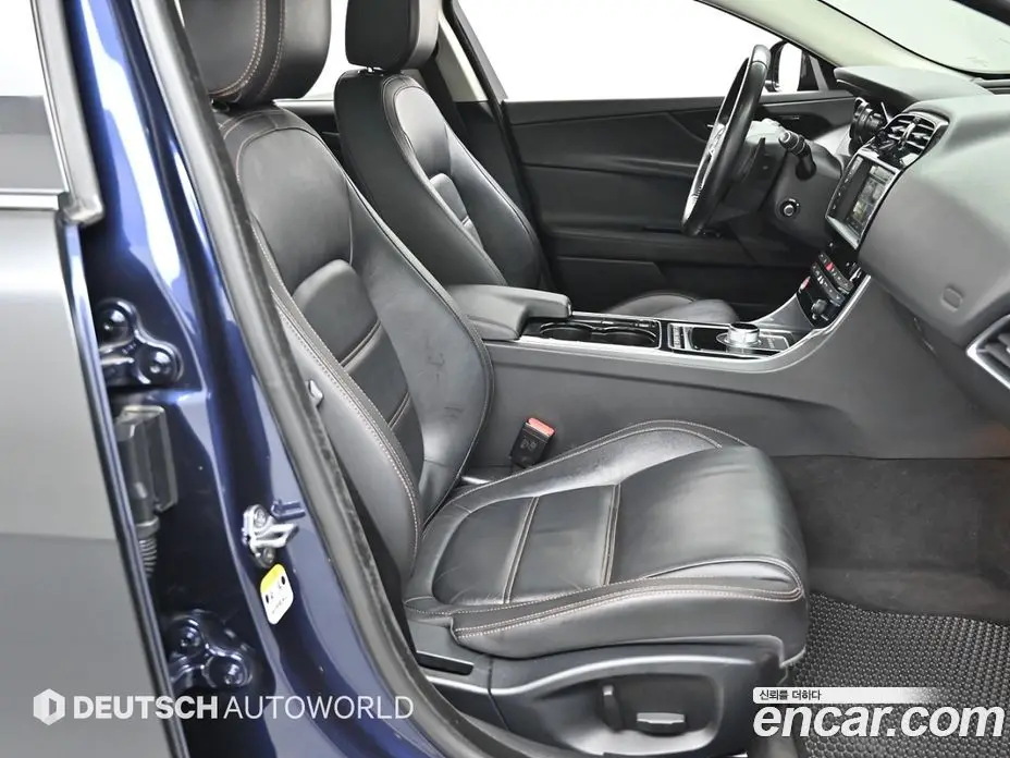 Jaguar XE 2015 2.0 автомат (гидро), фото 10 Jaguar XE 2015 2.0 автомат (гидро), фото 10