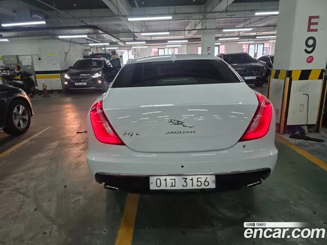 Jaguar XJ 2016 3.0 автомат (гидро), миниатюра 2