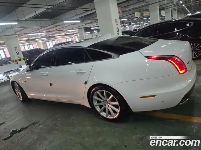 Jaguar XJ 2016 3.0 автомат (гидро), миниатюра 3