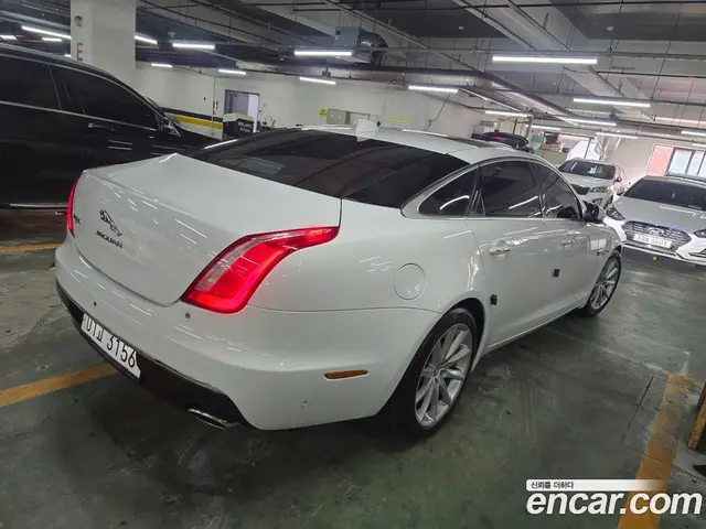 Jaguar XJ 2016 3.0 автомат (гидро), миниатюра 4
