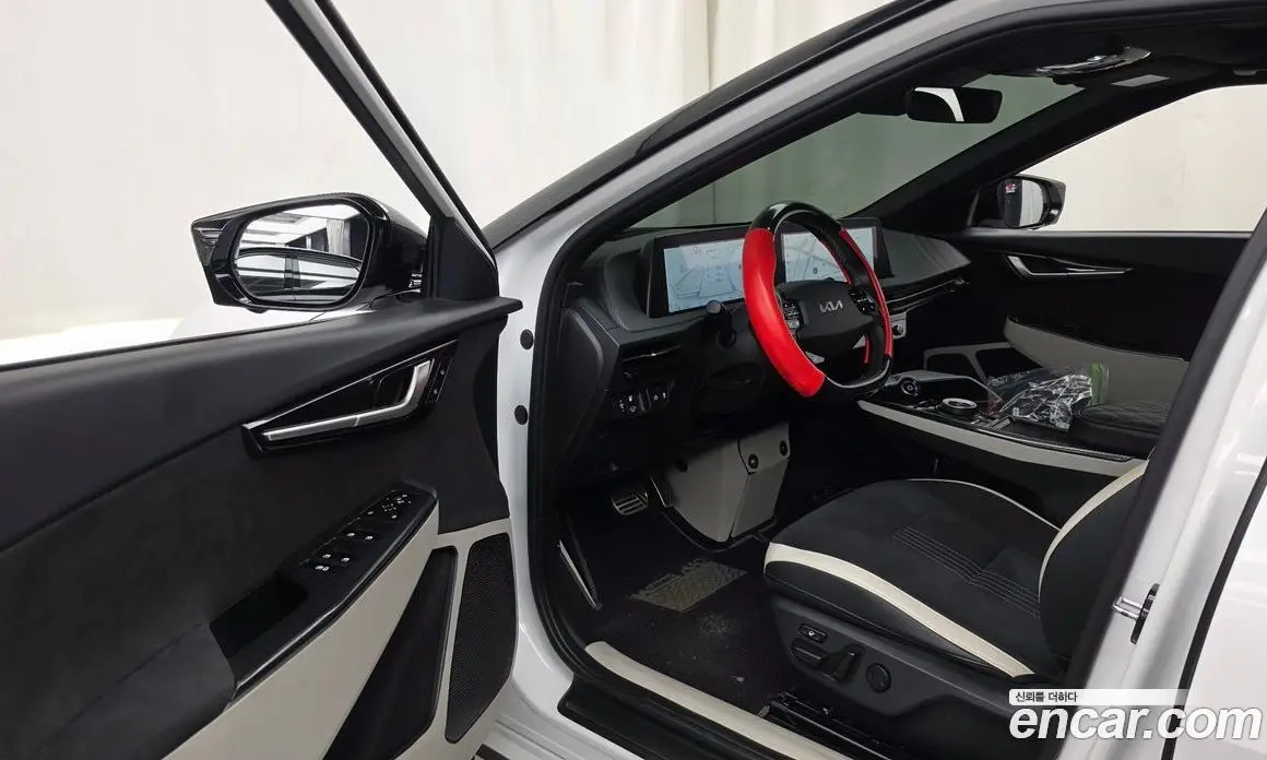 Kia EV6 2023 0.1 автомат (гидро), фото 10 Kia EV6 2023 0.1 автомат (гидро), фото 10