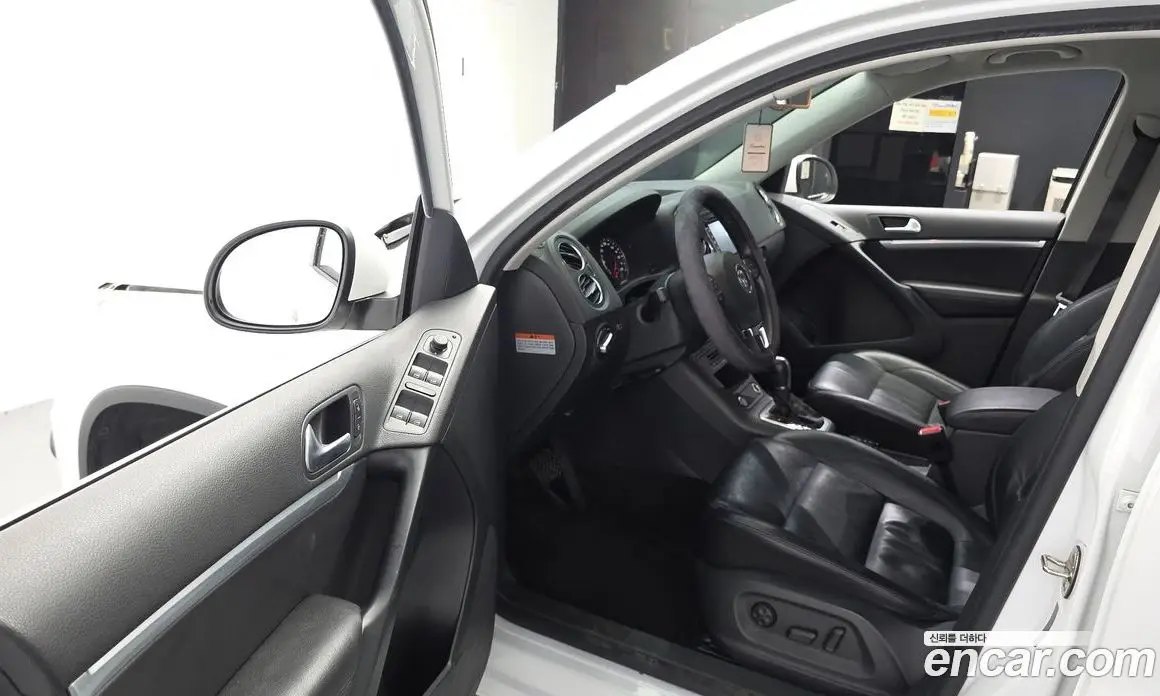 Volkswagen Tiguan 2015 2.0 автомат (гидро), фото 10 Volkswagen Tiguan 2015 2.0 автомат (гидро), фото 10