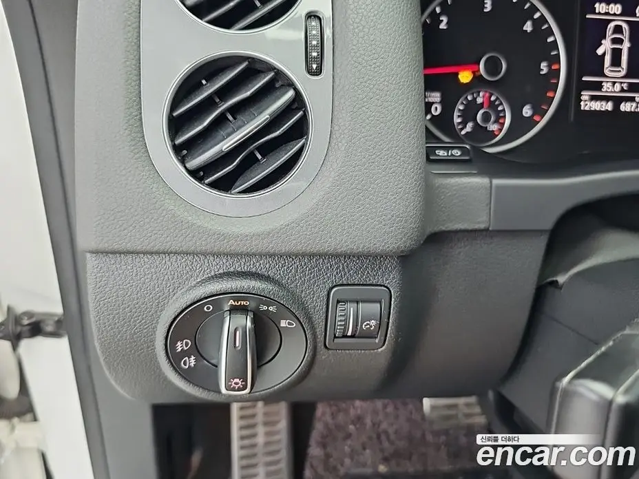 Volkswagen Tiguan 2015 2.0 автомат (гидро), фото 17 Volkswagen Tiguan 2015 2.0 автомат (гидро), фото 17
