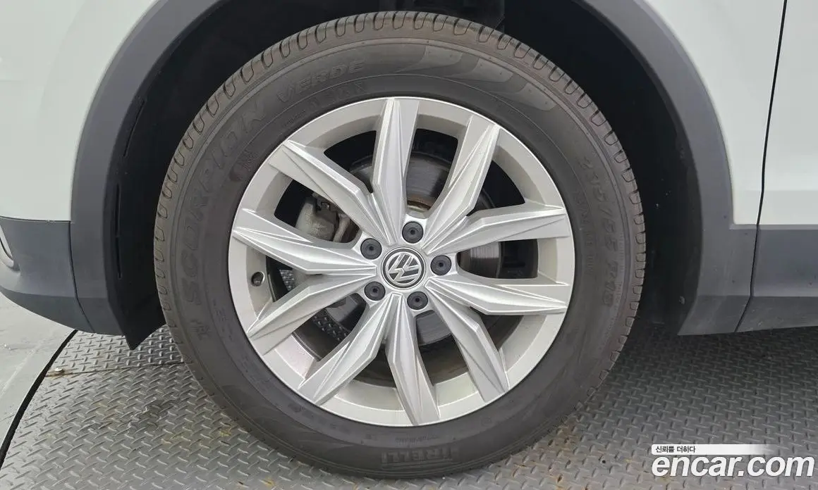 Volkswagen Tiguan 2020 2.0 автомат (гидро), фото 5 Volkswagen Tiguan 2020 2.0 автомат (гидро), фото 5