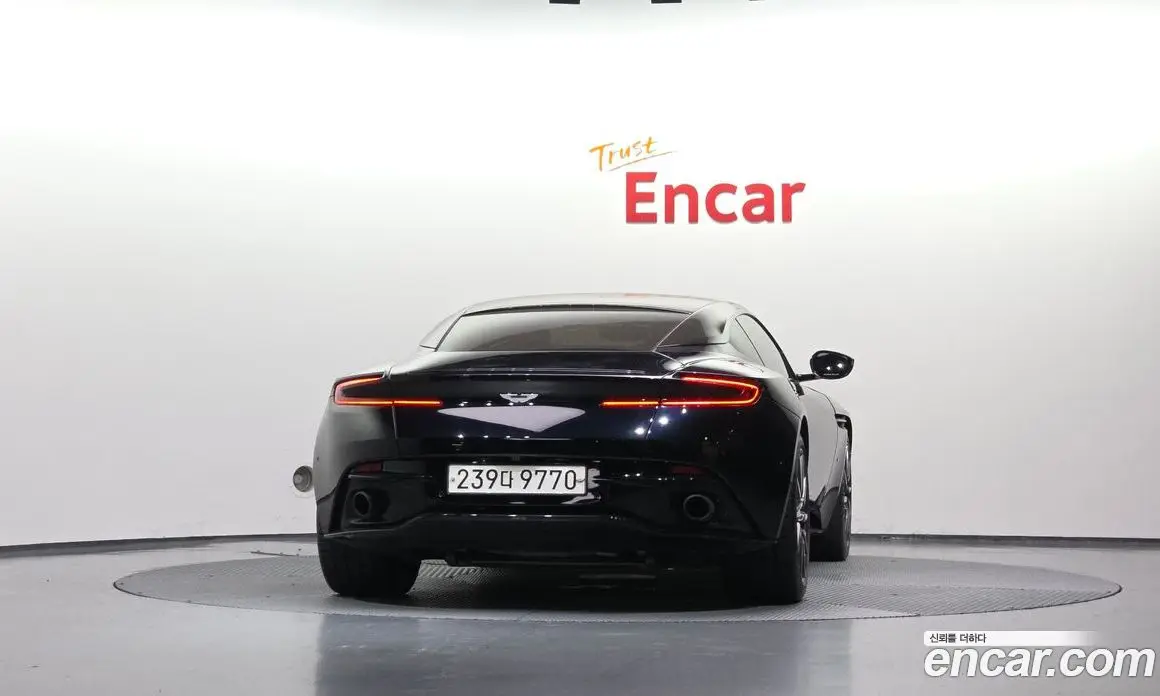 Aston Martin DB11 2017 5.2 автомат (гидро), фото 4