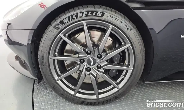 Aston Martin DB11 2017 5.2 автомат (гидро), миниатюра 5